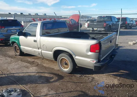 2001 Chevrolet S-10 z USA, uszkodzony, nr VIN 1GCCS145318246269